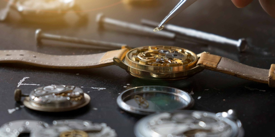 Preparation Steps Before Applying Watch Protection Liquid